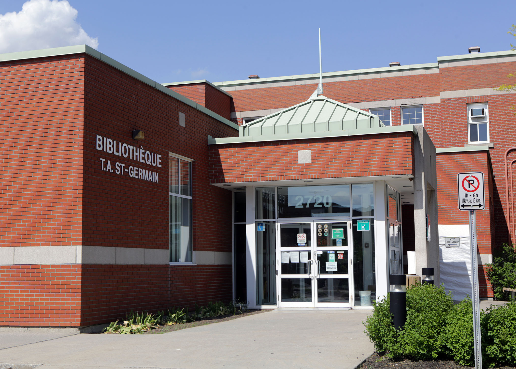 La Ville de Saint-Hyacinthe souhaite céder l’ancienne bibliothèque à l’organisme Habitations Maska, mais le projet a été retardé puisque la Ville n’a pas réussi à mettre la main sur une subvention. Photothèque | Le Courrier ©
