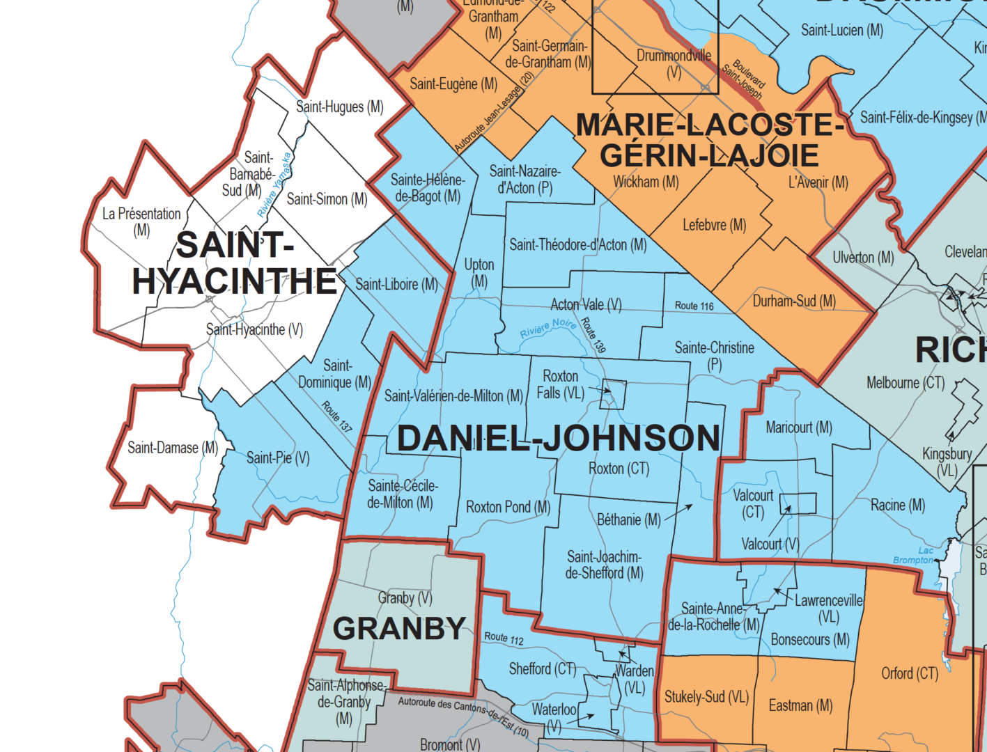 La circonscription de Johnson pourrait être renommée Daniel-Johnson et voir son visage complètement transformé si le redécoupage proposé en bleu est accepté. Le tracé rouge délimite la circonscription actuelle. Capture d’écran tirée du site Élections Québec