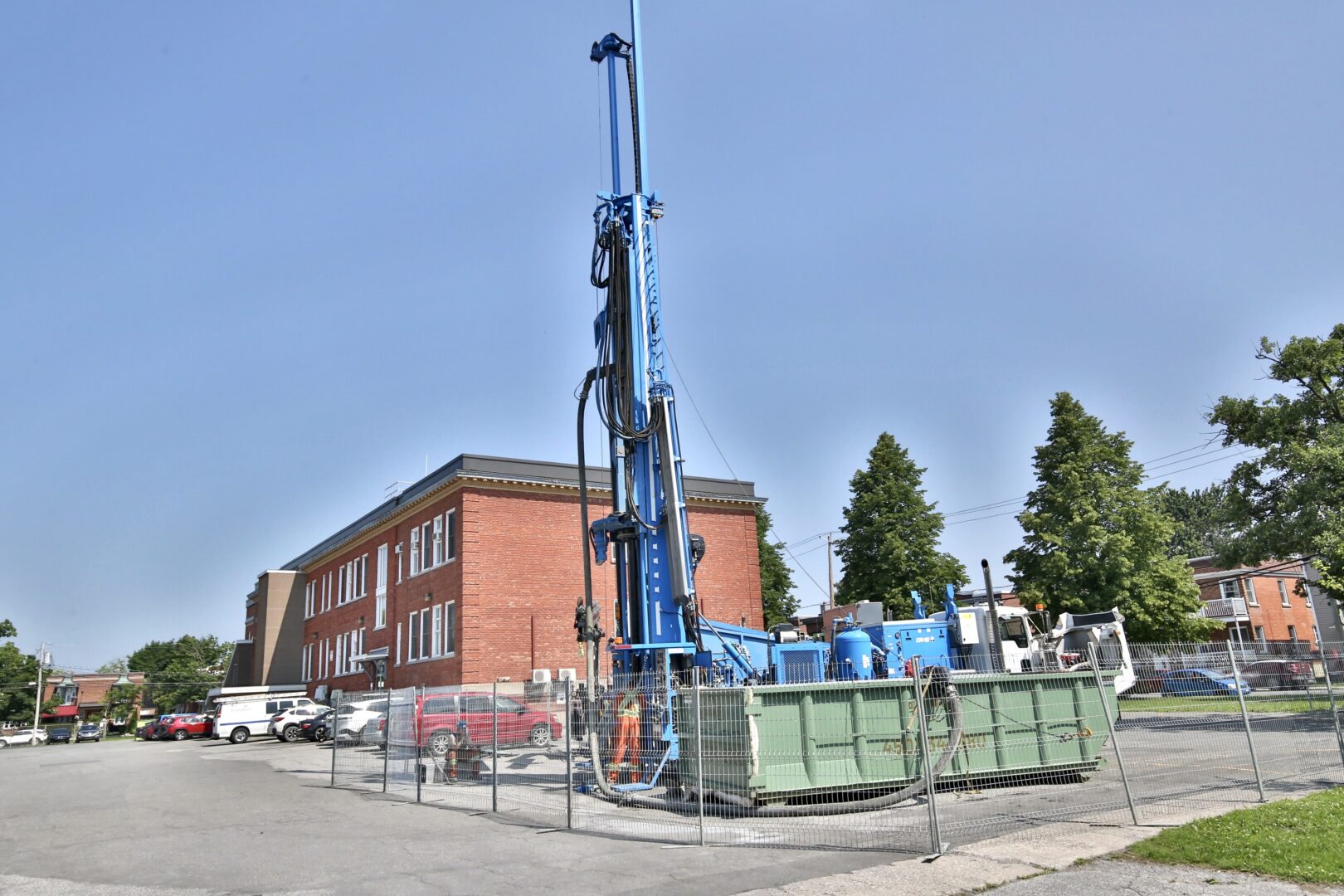 Les travaux ont débuté en juin au siège social du Centre de services scolaire de Saint-Hyacinthe. Photo Robert Gosselin | Le Courrier ©