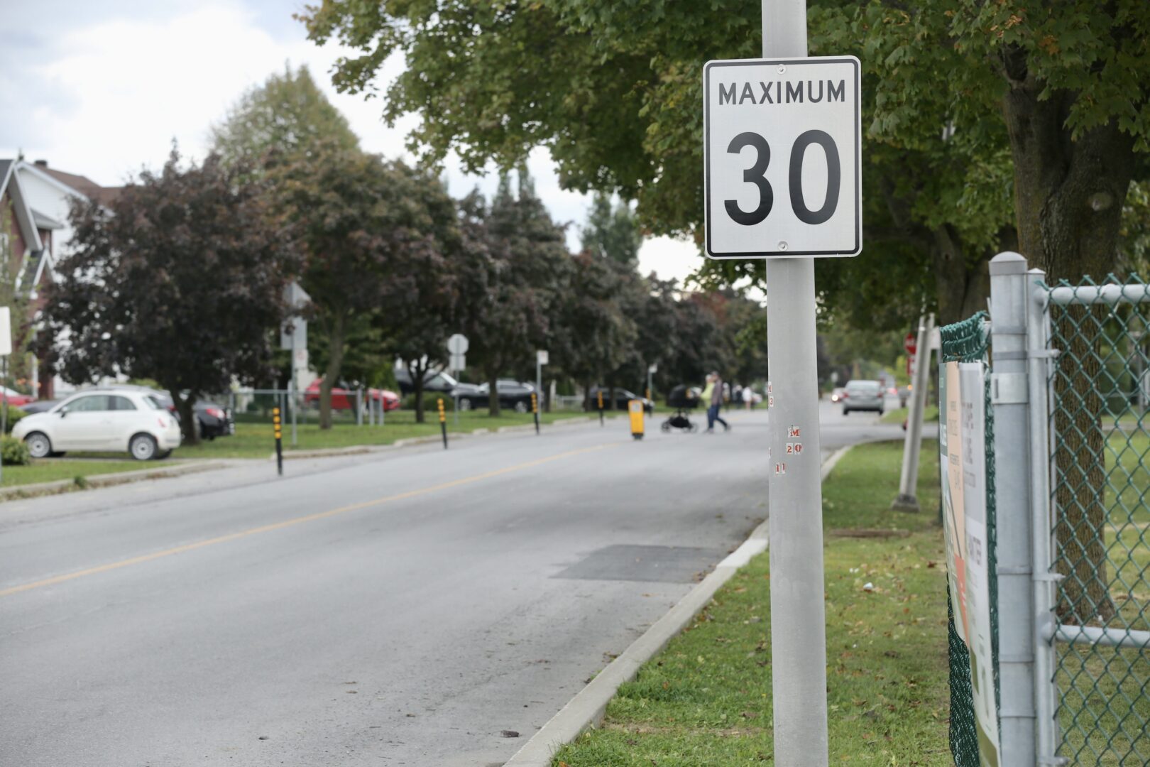 Trois-Rivières, Laval et Waterloo ont dernièrement abaissé la vitesse à 30 km/h dans certaines de leurs rues résidentielles comme prévoit le faire Saint-Hyacinthe. Elles sont toutes trois satisfaites des premiers résultats. Photo Robert Gosselin | Le Courrier ©