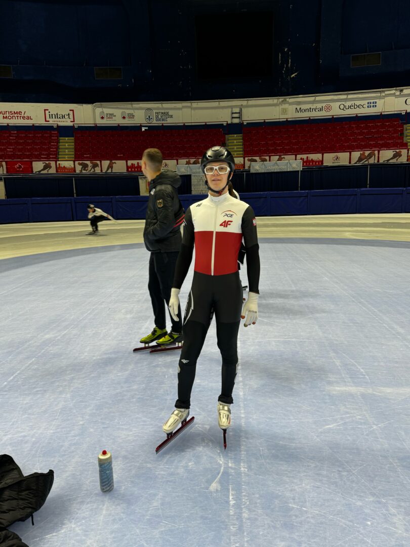 À 21 ans, Félix Pigeon participera à sa toute première Coupe du monde de patinage de vitesse courte piste, ce week-end, à Montréal. Il patinera pour la délégation de la Pologne. Photo gracieuseté