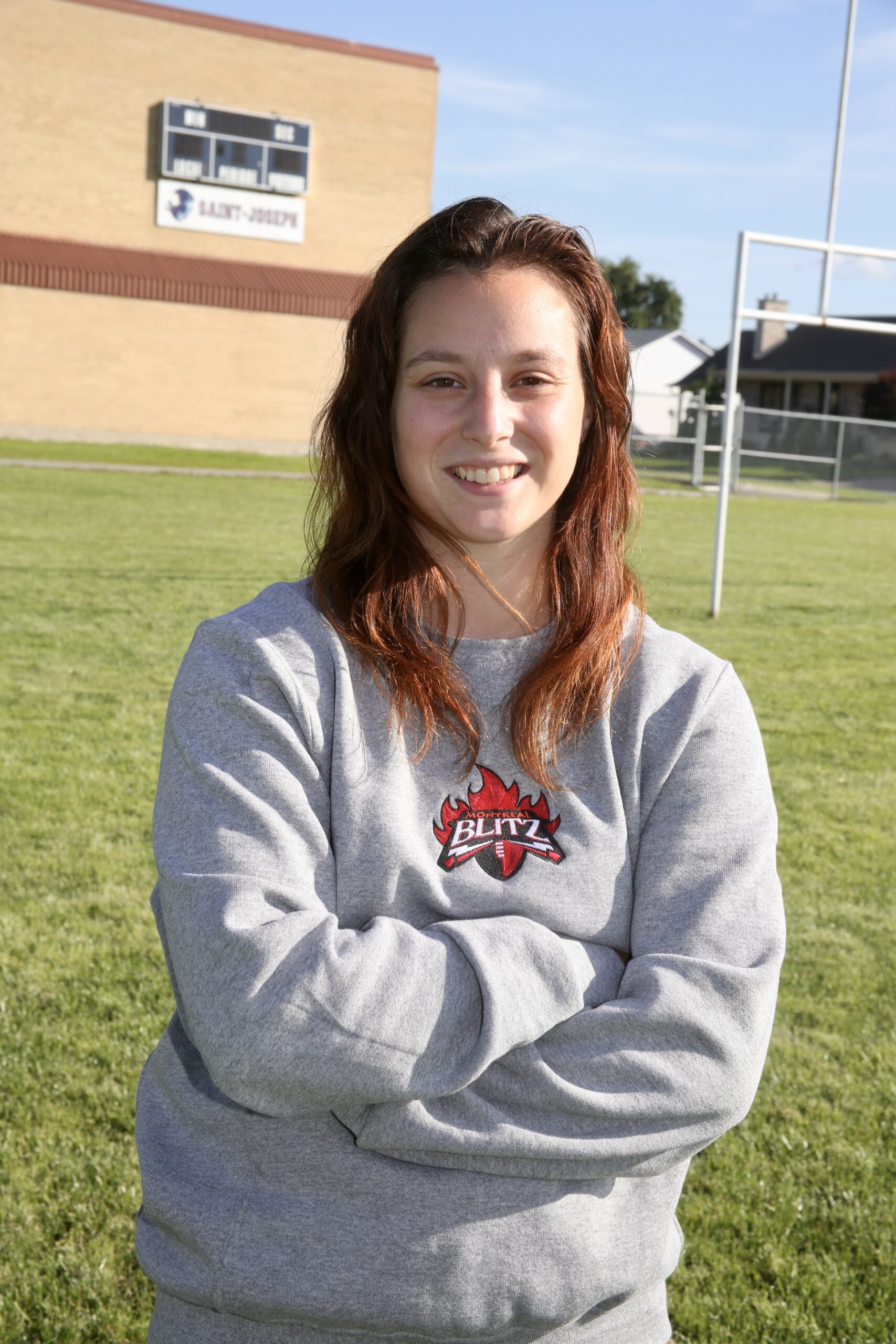 La Saint-Pienne Marie-Ève Belleau a un parcours des plus inusités : en plus d’être une des rares filles à entraîner des gars au football, elle est devenue entraîneuse avant d’avoir elle-même joué à ce sport de contact. Aujourd’hui, elle joue avec l’équipe féminine du Blitz de Montréal. Photo Robert Gosselin | Le Courrier ©