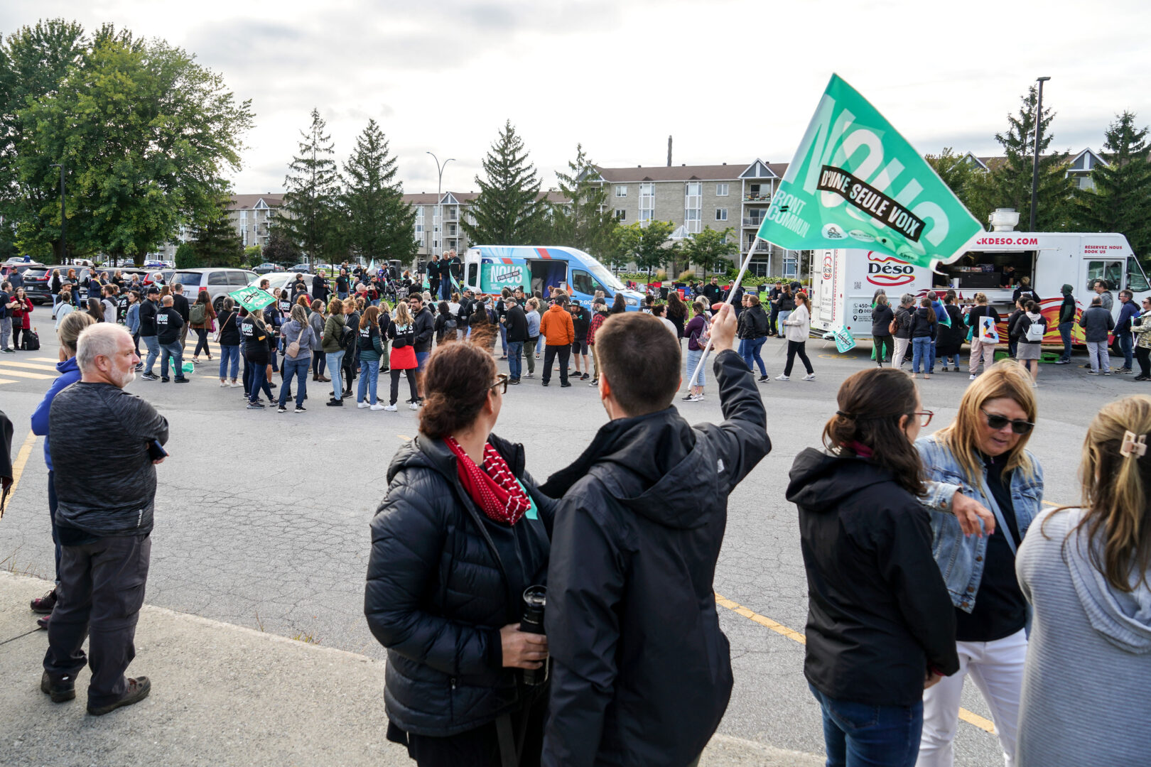 Une manifestation syndicale d’envergure a réuni près de 900 travailleurs de l’éducation à Saint-Hyacinthe le 14 septembre. Photo François Larivière | Le Courrier ©