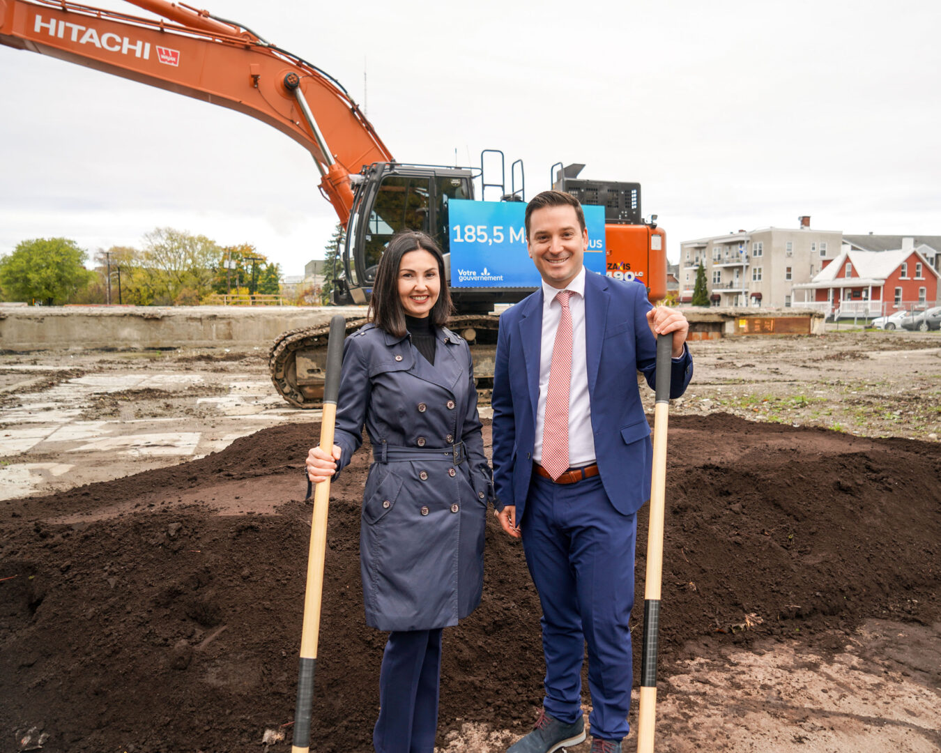 La députée de Saint-Hyacinthe, Chantal Soucy, et le ministre de la Justice, Simon Jolin-Barrette, ont annoncé, lundi, le début des travaux de construction du nouveau palais de justice. Photo François Larivière | Le Courrier ©