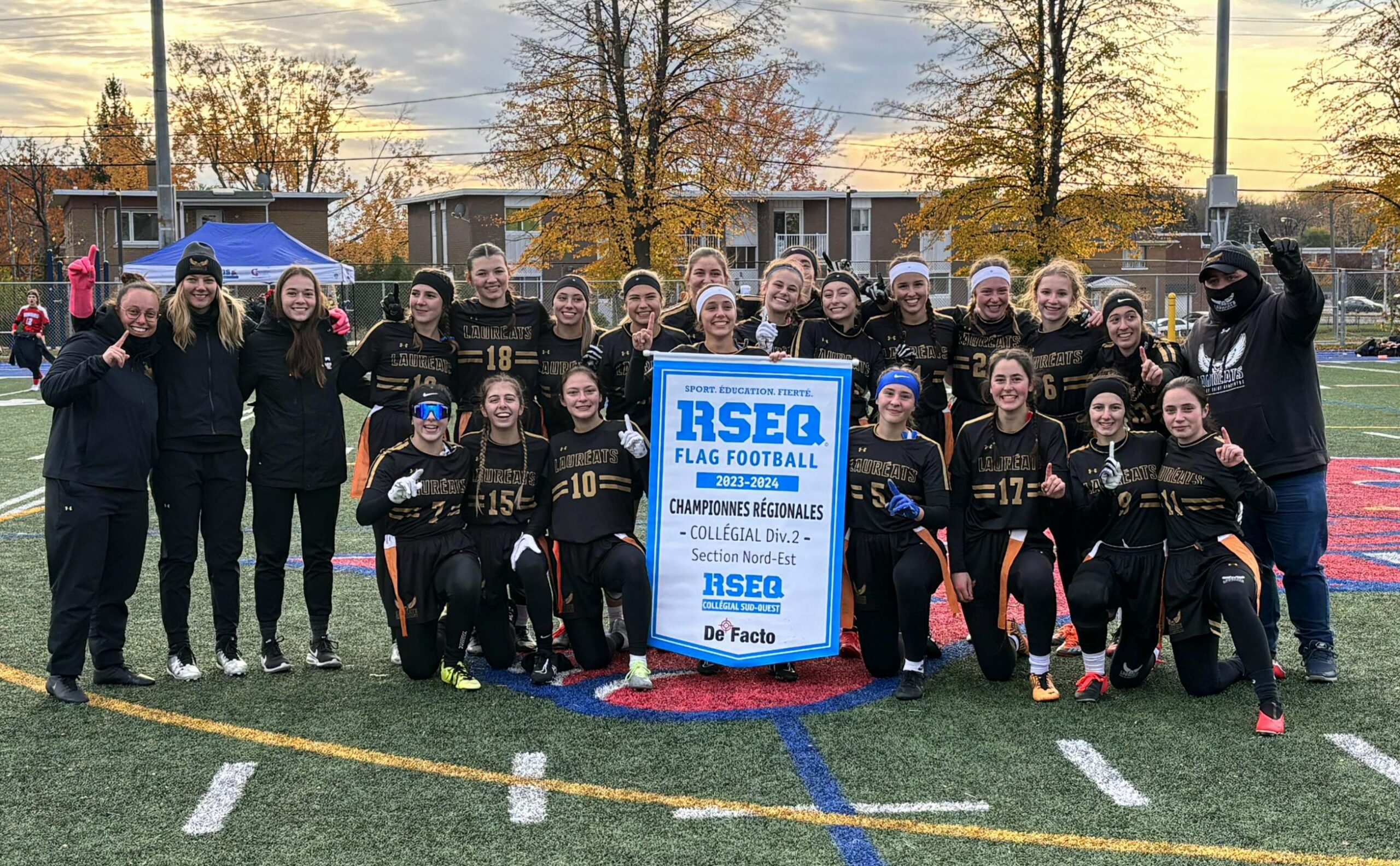L’équipe de flag football féminin des Lauréats a été sacrée championne régionale pour une deuxième année consécutive grâce à une saison parfaite.Photo gracieuseté