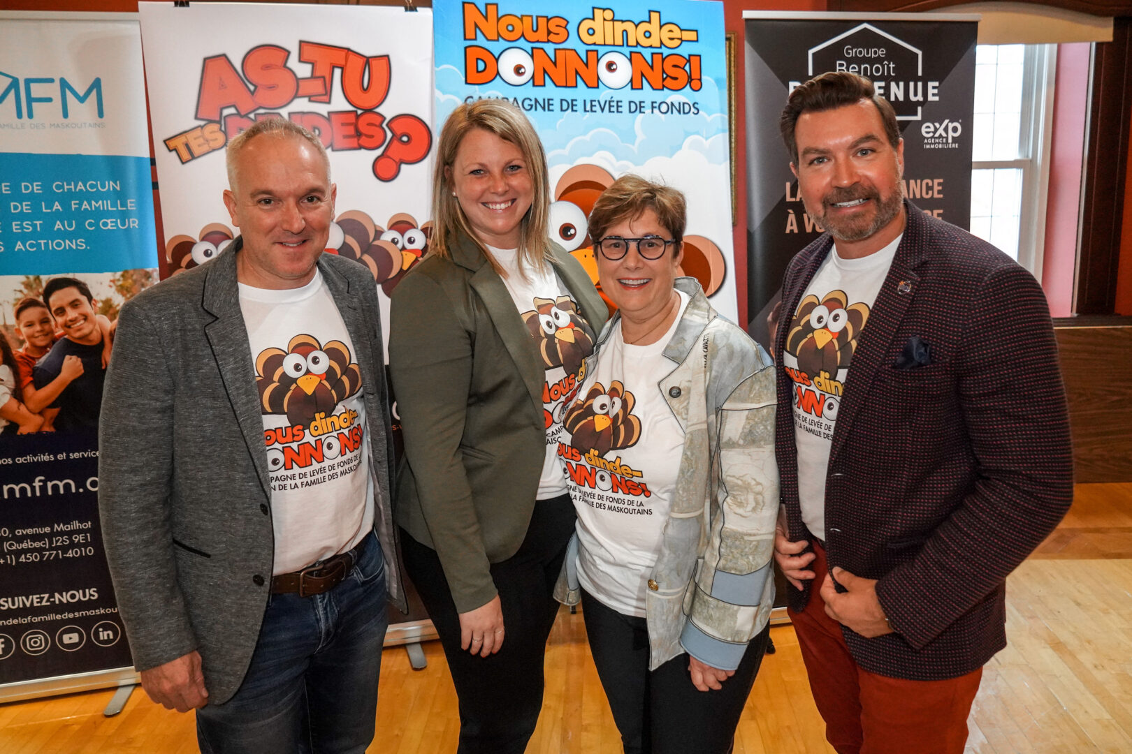 Jocelyn Leblanc, coprésident d’honneur de la campagne Nous dinde-DONNONS, Myriam Martel, directrice générale de la Maison de la famille des Maskoutains, Isabelle Eysseric, directrice générale d’Industrie Gastronomique Cascajares, et Benoît Bienvenue, président d’honneur de la campagne. Photo François Larivière | Le Courrier ©