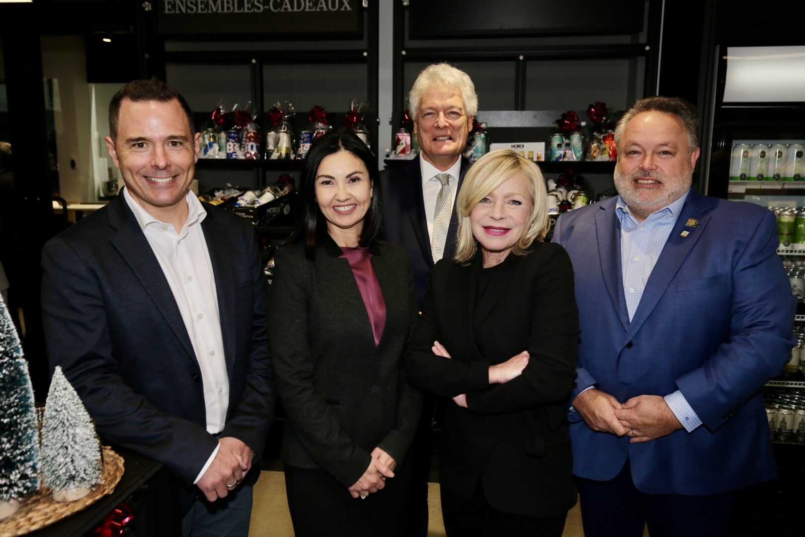 Le président de la Station Agro-Biotech, Jonathan Robin, la députée de Saint-Hyacinthe, Chantal Soucy, le secrétaire du conseil d’administration de Tourisme Montérégie, Michel Couturier, la ministre du Tourisme, Caroline Proulx, et le maire de Saint-Hyacinthe, André Beauregard. Photo Robert Gosselin | Le Courrier ©