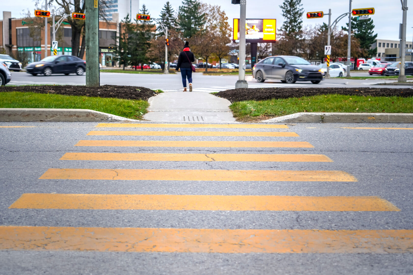 La Ville de Saint-Hyacinthe souhaite sécuriser les traverses piétonnières à l’intersection des boulevards Laframboise et Casavant Ouest. Photo François Larivière | Le Courrier ©