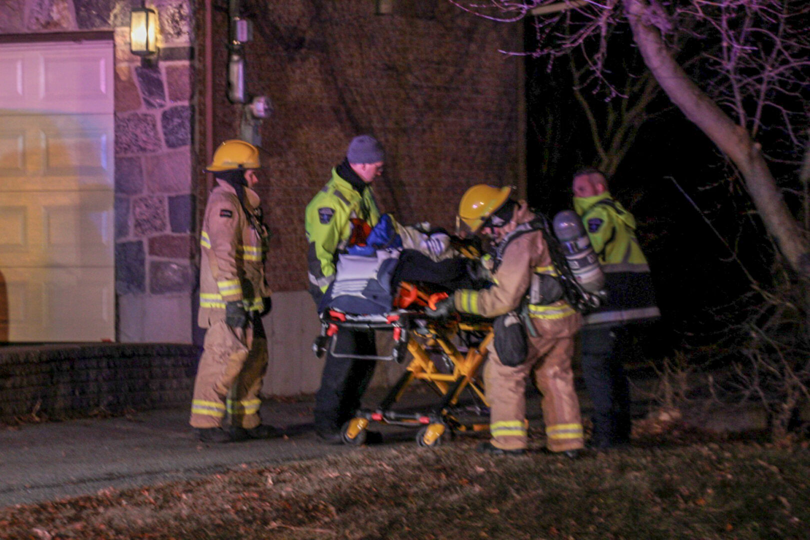 L’intervention des secouristes a permis de dégager le pilote et d’assurer son transport rapide vers l’hôpital où il soigne ses blessures et repose hors de danger. Photo Adam Bolestridge | Le Courrier ©