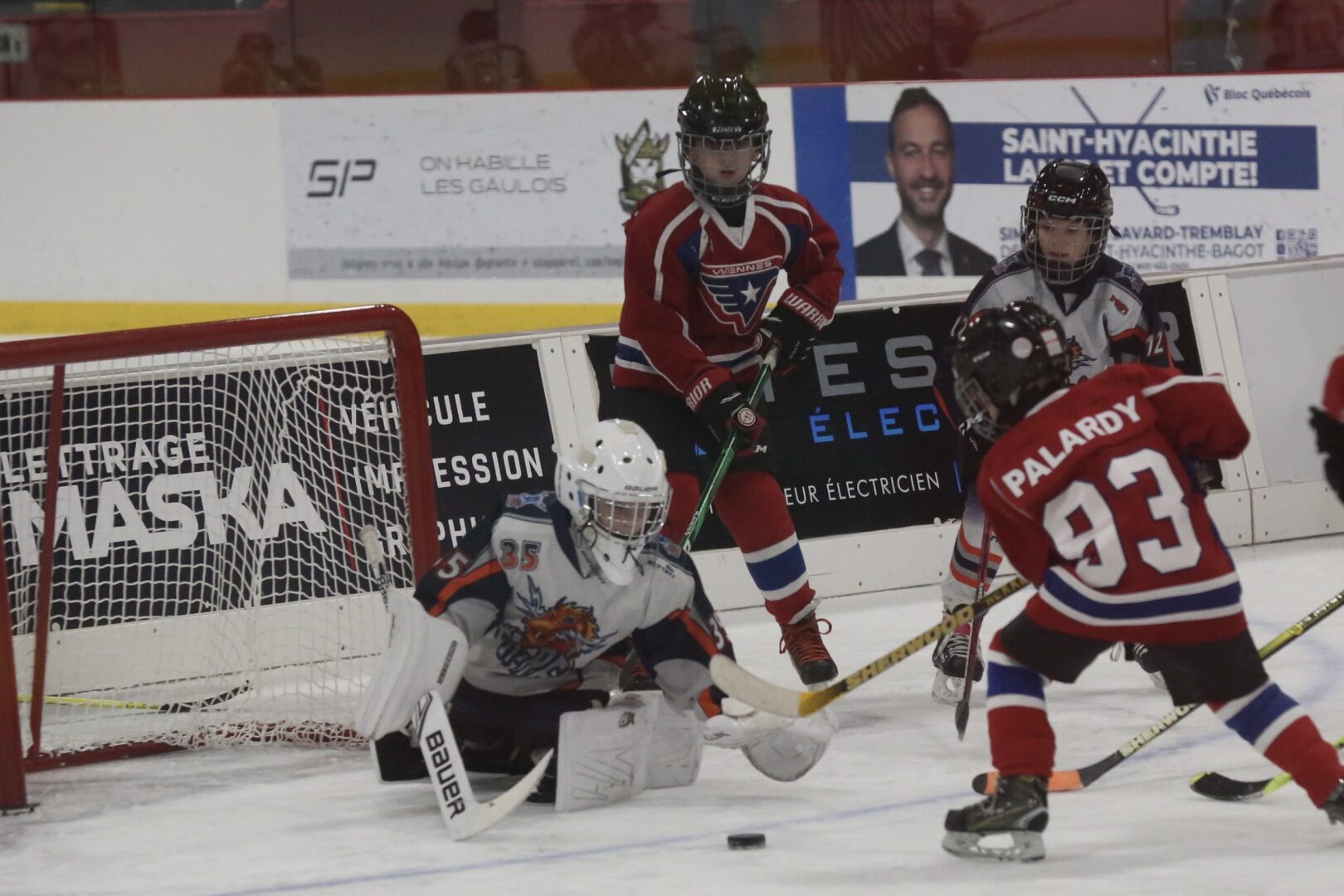 Une quarantaine d’équipes, provenant principalement de la Montérégie, ont participé à la première édition du Tournoi interrégional de hockey M9 de Saint-Hyacinthe. Photo Robert Gosselin | Le Courrier ©