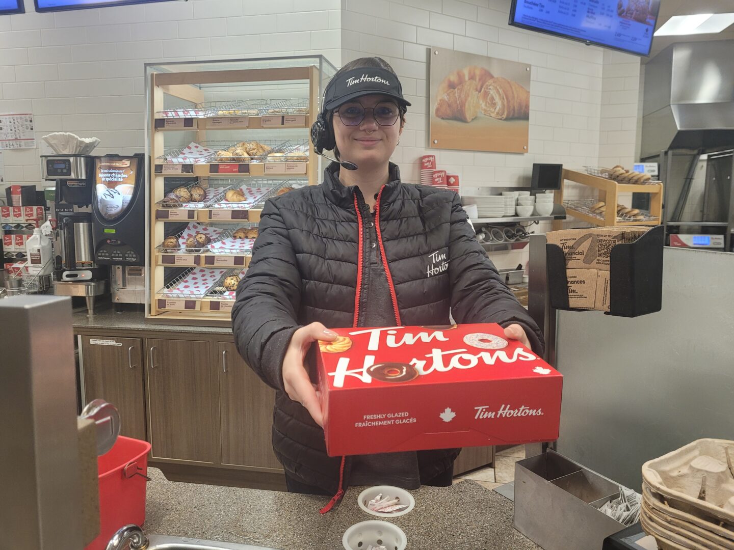 Les Tim Hortons de Saint-Hyacinthe sont parmi les premiers commerces à avoir embarqué dans l’aventure Too Good To Go. Photo | Le Courrier ©