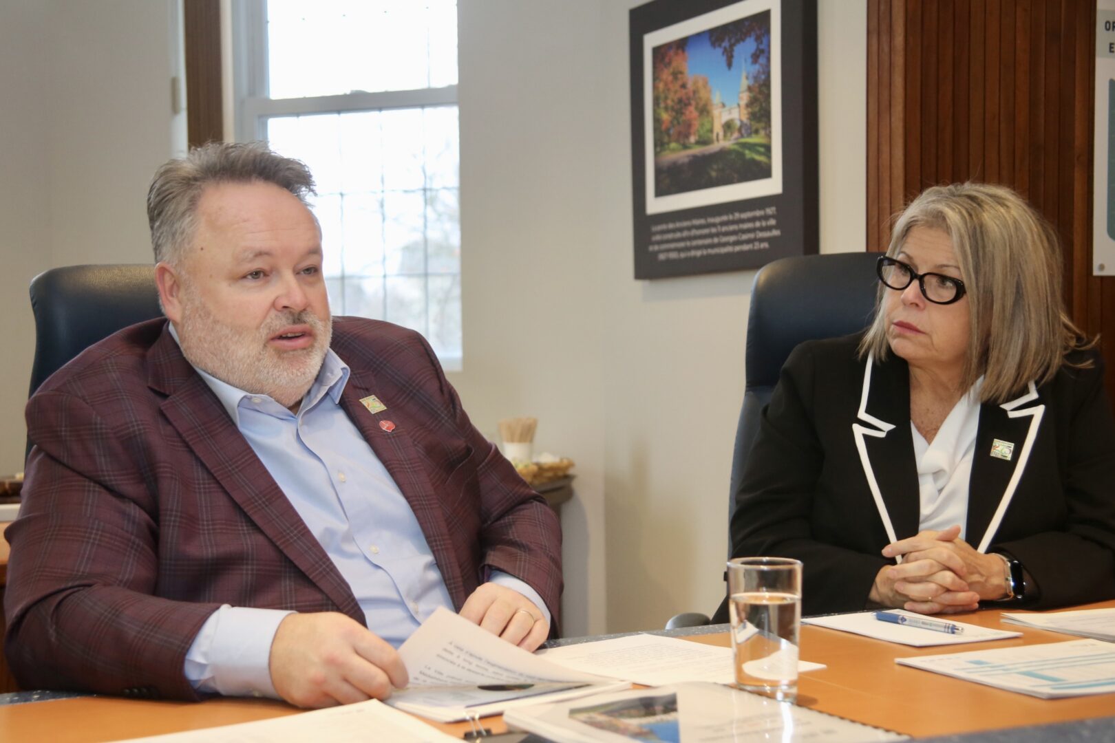 Le maire de Saint-Hyacinthe, André Beauregard, et la directrice générale de la Ville, Chantal Frigon. Photo Robert Gosselin | Le Courrier ©