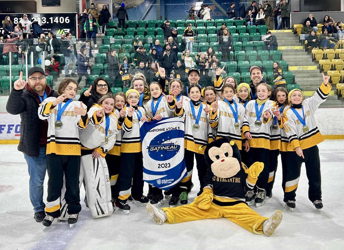 Les Abeilles de Saint-Hyacinthe atome B ont été l’une des trois équipes maskoutaines à remporter la médaille d’or lors du tournoi de ringuette de Gatineau. Photo gracieuseté