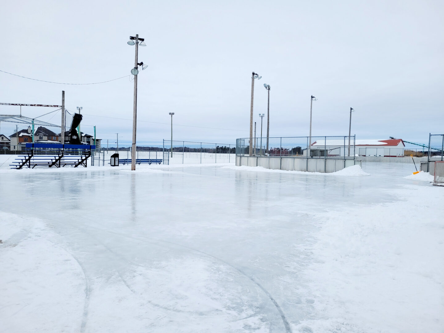 Tout l’éclairage des terrains sportifs de Saint-Simon sera modernisé en 2024 grâce à un investissement de 10 000 $. Photo gracieuseté