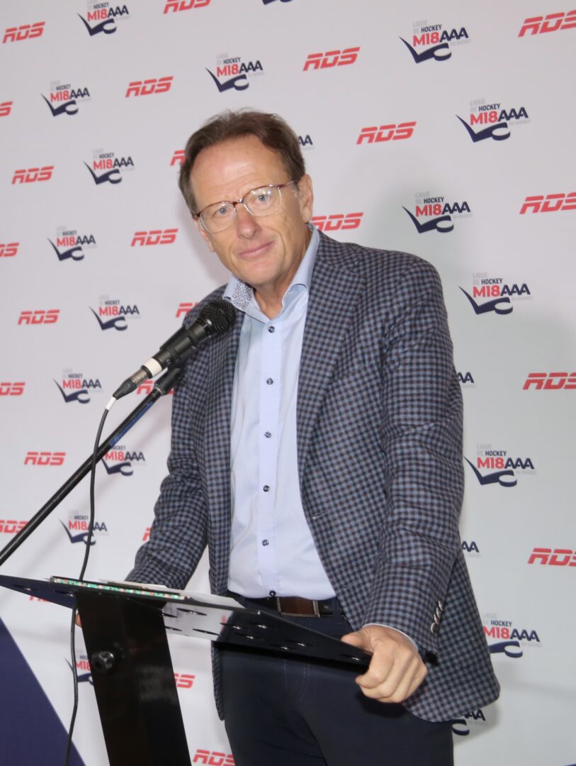 Jean Bédard a formé un trio d’actionnaires, complété par Patrick Roy et Jacques Tanguay, qui a investi dans les Boxers de Bordeaux, une équipe de hockey de France. Photothèque | Le Courrier ©