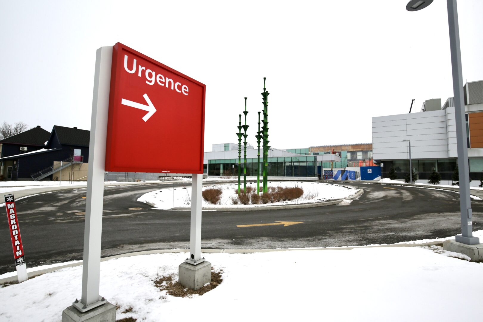 Malgré une urgence toute neuve à l’Hôpital Honoré-Mercier, les nouvelles installations ne sont pas adaptées pour gérer efficacement les débordements, très fréquents à ce temps-ci de l’année. Photo Robert Gosselin | Le Courrier ©