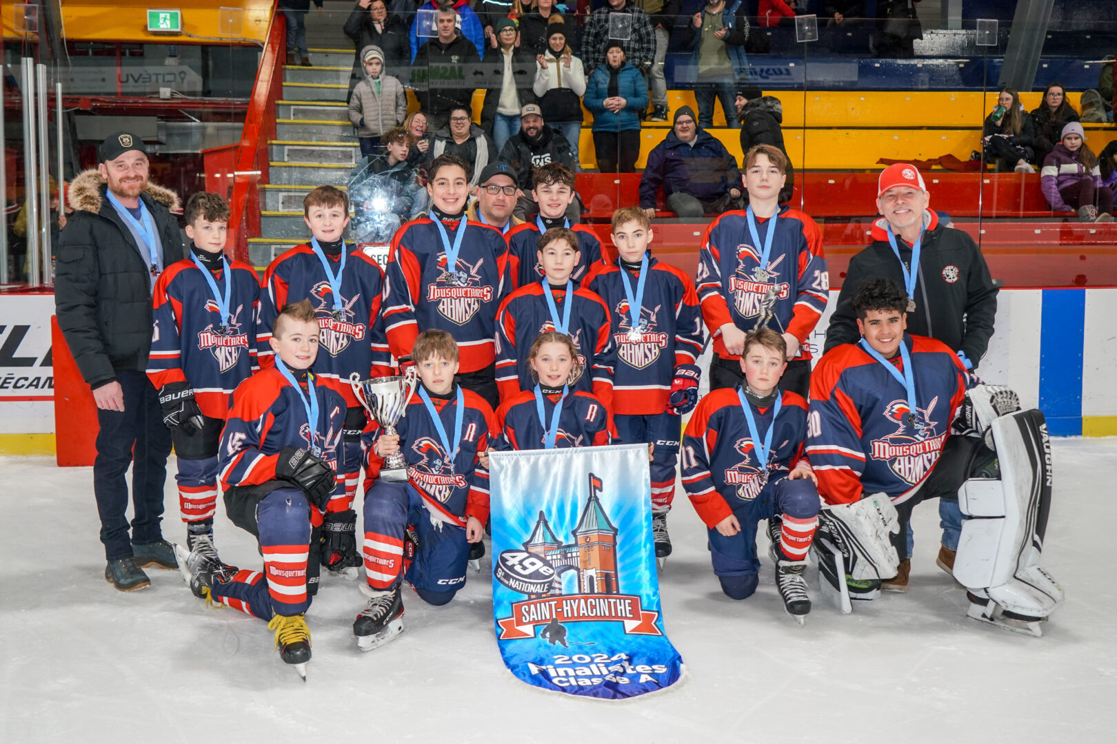 Les Mousquetaires 3 de Saint-Hyacinthe ont remporté la médaille d’argent dans la classe A dans le cadre du Tournoi national de hockey M13 de Saint-Hyacinthe. Photo François Larivière | Le Courrier ©