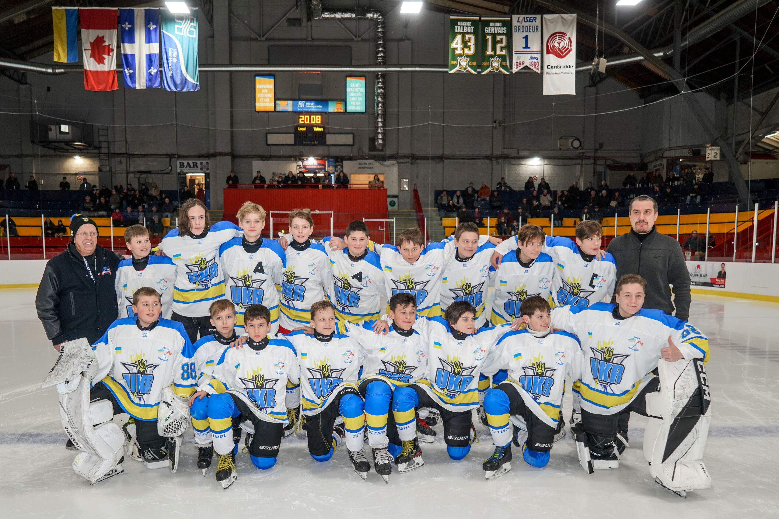 L’Ukraine Select Hockey Team n’a peut-être pas réussi à enregistrer de victoires au tournoi de Saint-Hyacinthe, mais elle repart tout de même avec plusieurs beaux souvenirs. Photos François Larivière | Le Courrier ©