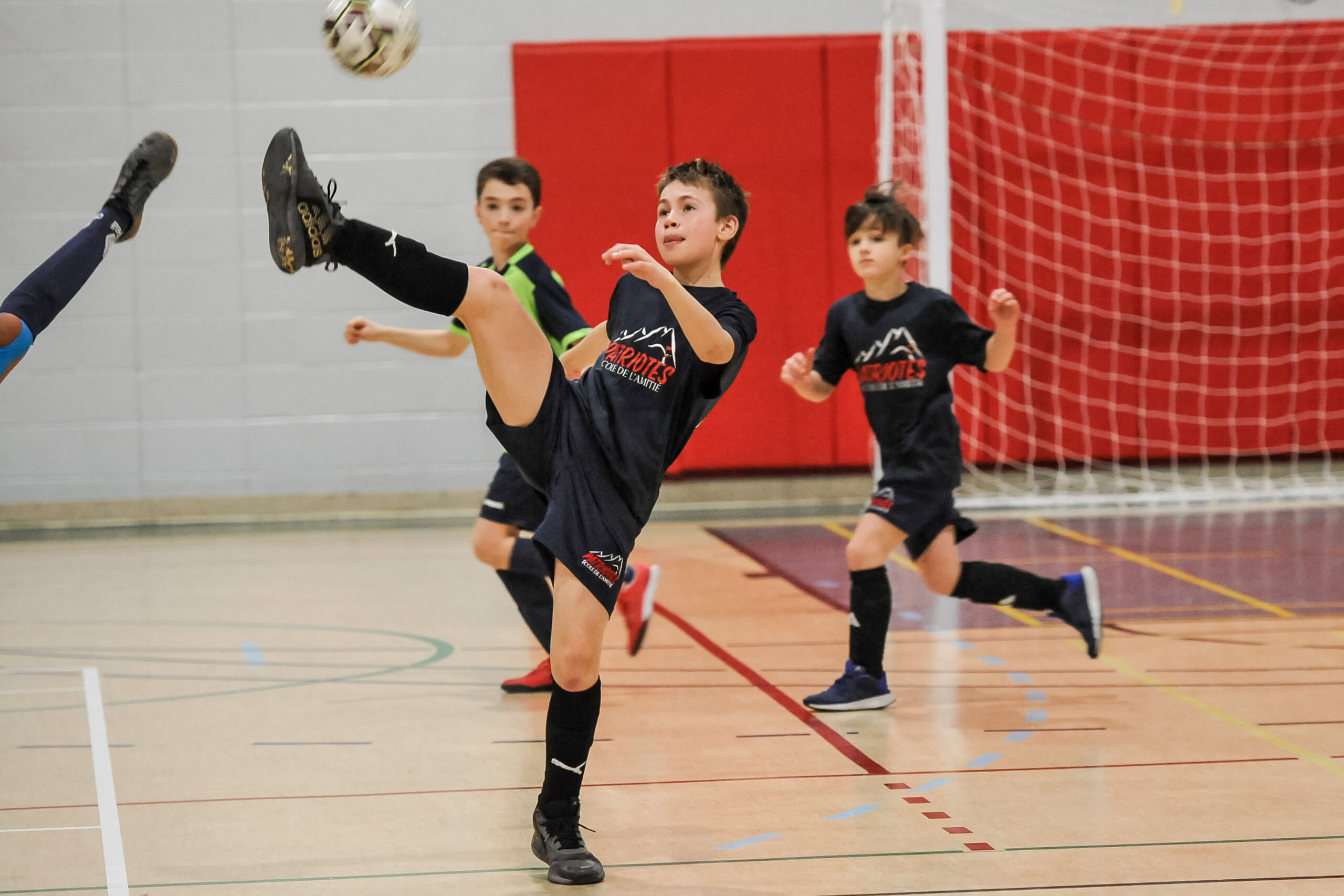 Une cinquantaine d’équipes ont pris d’assaut les gymnases de Saint-Hyacinthe dans le cadre du festival de minifutsal du RSEQ Montérégie. Photos François Larivière | Le Courrier ©