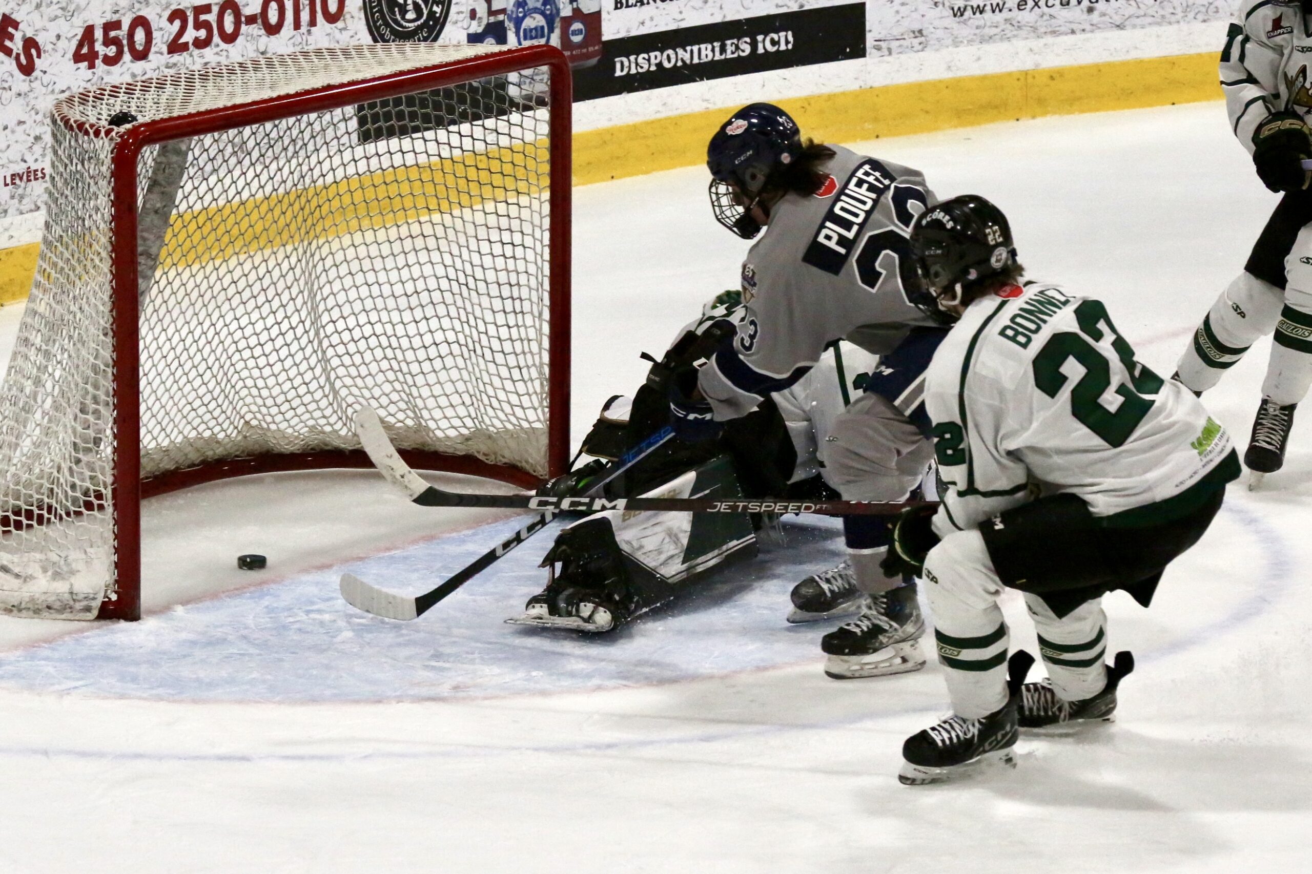 Après une série de quatre victoires, les Gaulois de Saint-Hyacinthe se sont écrasés 8 à 3 contre le Phénix du Collège Esther-Blondin à leur dernier match de la saison régulière. Photo Robert Gosselin | Le Courrier ©