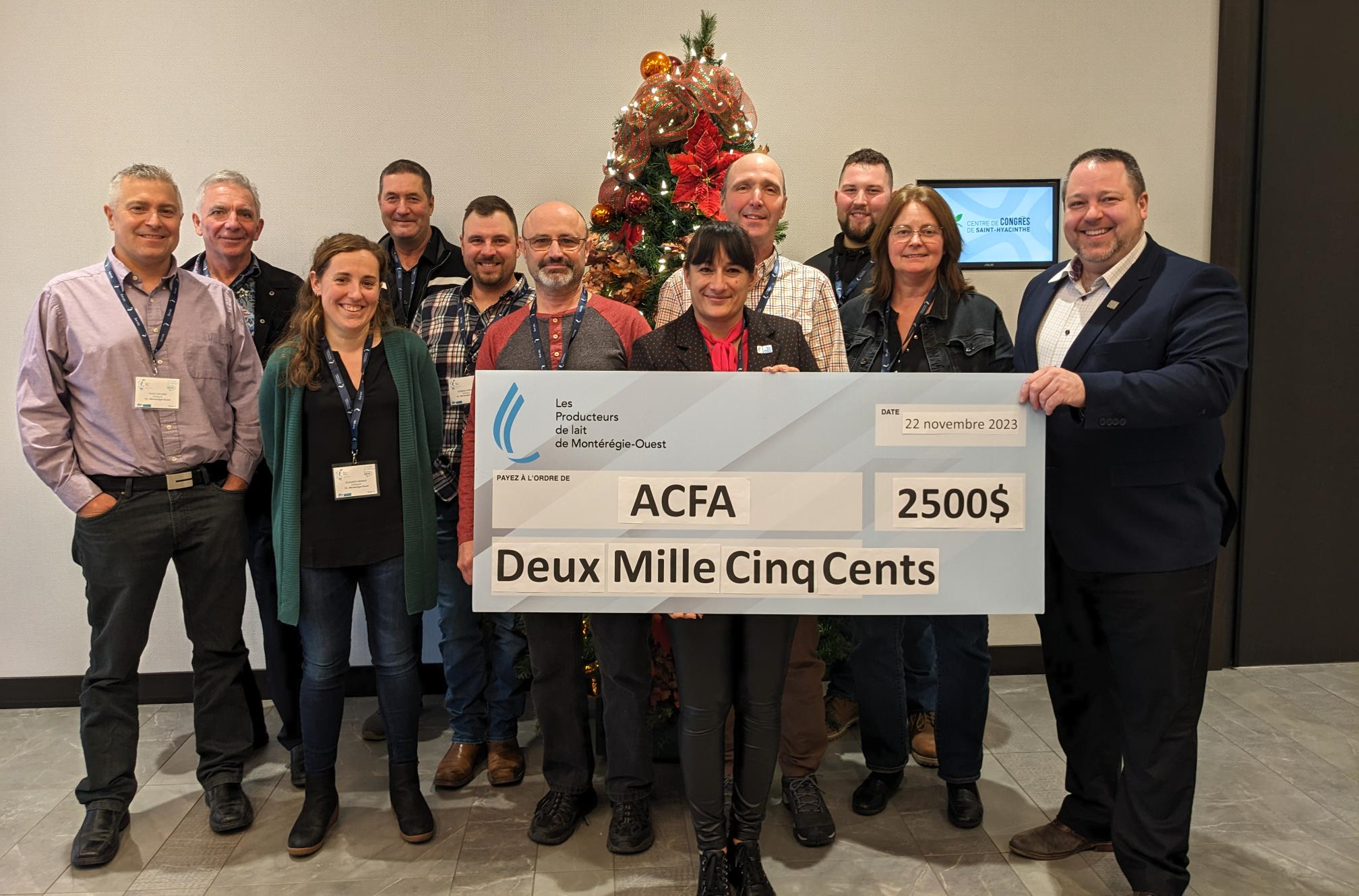 Dans la première rangée, de gauche à droite, on aperçoit Hugo Deland, Élisabeth Bigras, Christian Giroux, Ana Maria Martin, Carol Venneman et Samuel Gosselin, directeur général de l’organisme ACFA. Dans la deuxième rangée se trouvent Guy Roy, André Séguin, Dominic Parent, Jason Erskine et Patrick Parent. Photo gracieuseté�