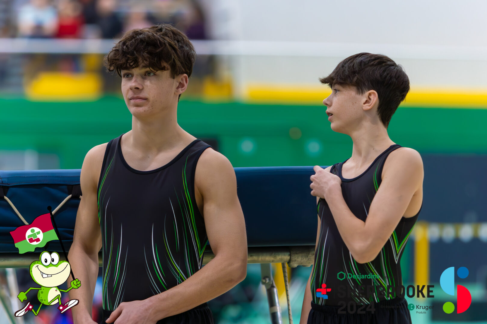 Justin Rajotte (à gauche) a gagné une médaille d’or individuelle en trampoline, en plus de monter sur le podium avec son frère Théo (à droite) à l’épreuve synchronisé. Photo Jeux du Québec - Richelieu-Yamaska