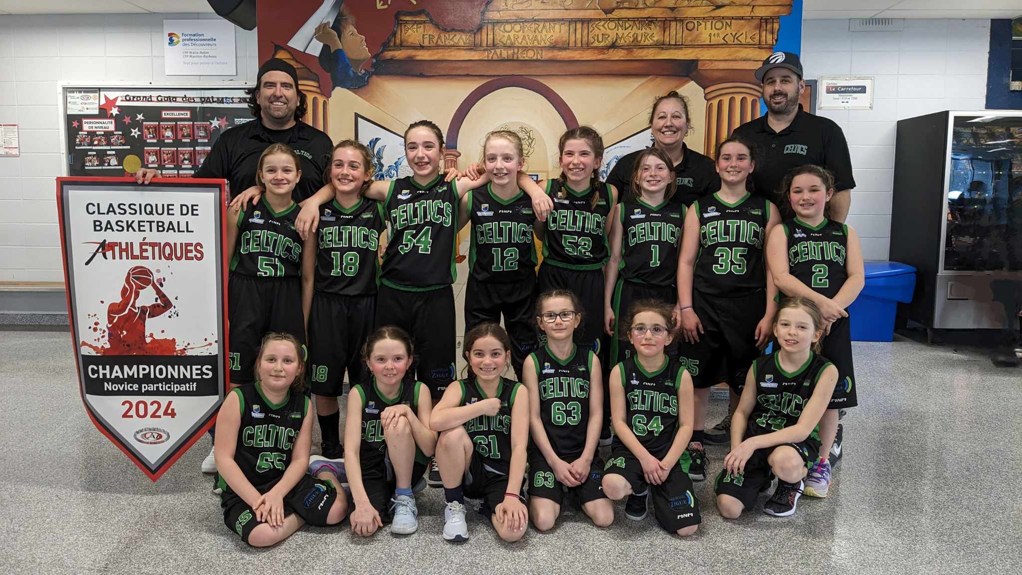 Les deux équipes des Celtics EMB qui étaient en action dans la classe novice participatif à la Classique des Athlétiques ont atteint la finale du tournoi. Photo gracieuseté