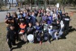Des élèves de l’école Bois-Joli–Sacré-Coeur nettoient le parc du Bois des Pins