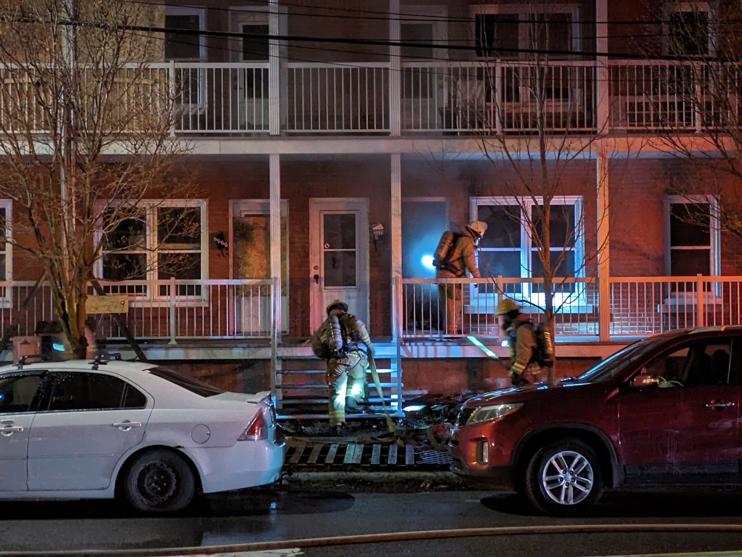 Un deuxième incendie en un an s’est déclaré au 2379, rue La Fontaine à Saint-Hyacinthe. Photo Adam Bolestridge | Le Courrier ©