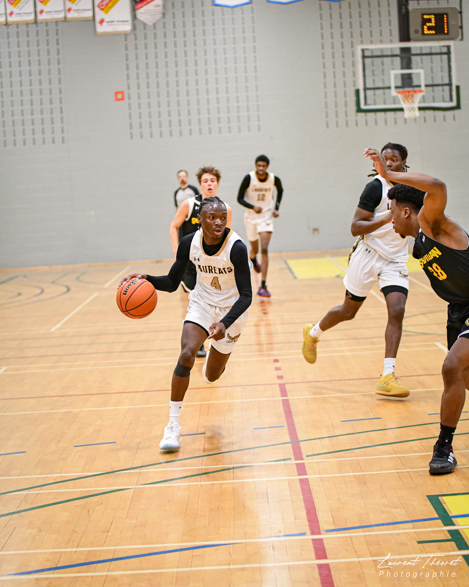 Les équipes de basketball masculin et de volleyball masculin des Lauréats du Cégep de Saint-Hyacinthe ont obtenu leur billet pour le championnat provincial du RSEQ.Photo Laurent Théoret - Lauréats du Cégep de Saint-Hyacinthe