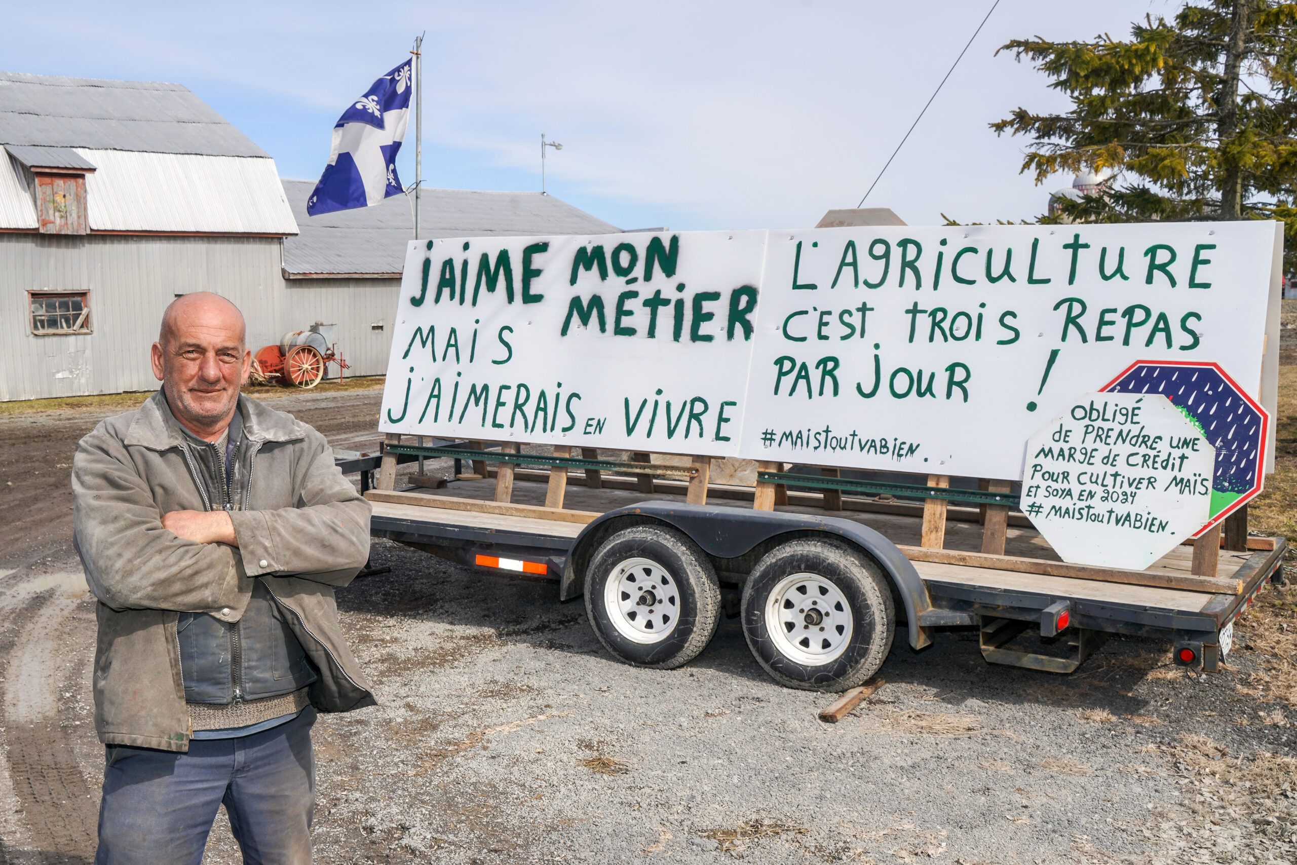 L’agriculteur Patrick Bourgeois de Saint-Bernard-de-Michaudville prendra part à la manifestation des producteurs de la Montérégie avec son tracteur, le 12 avril, à Saint-Hyacinthe. Photo François Larivière | Le Courrier ©