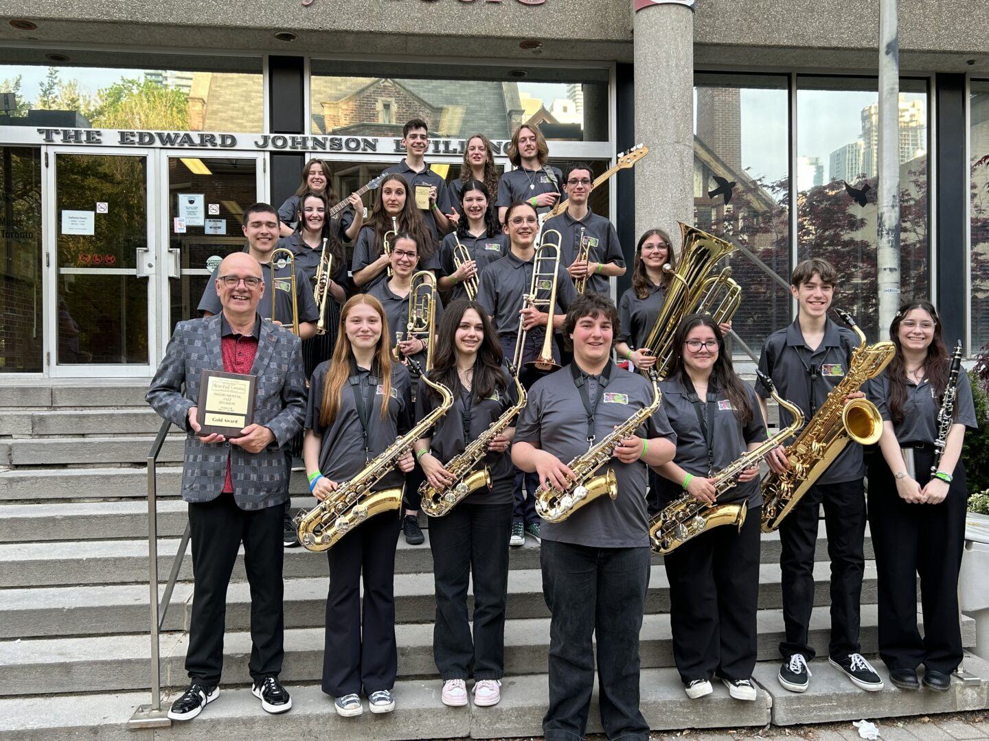 Les membres du Jazz Band de la polyvalente Hyacinthe-Delorme après l’obtention de leur médaille d’or aux Finales nationales de MusicFest Canada. Photo gracieuseté