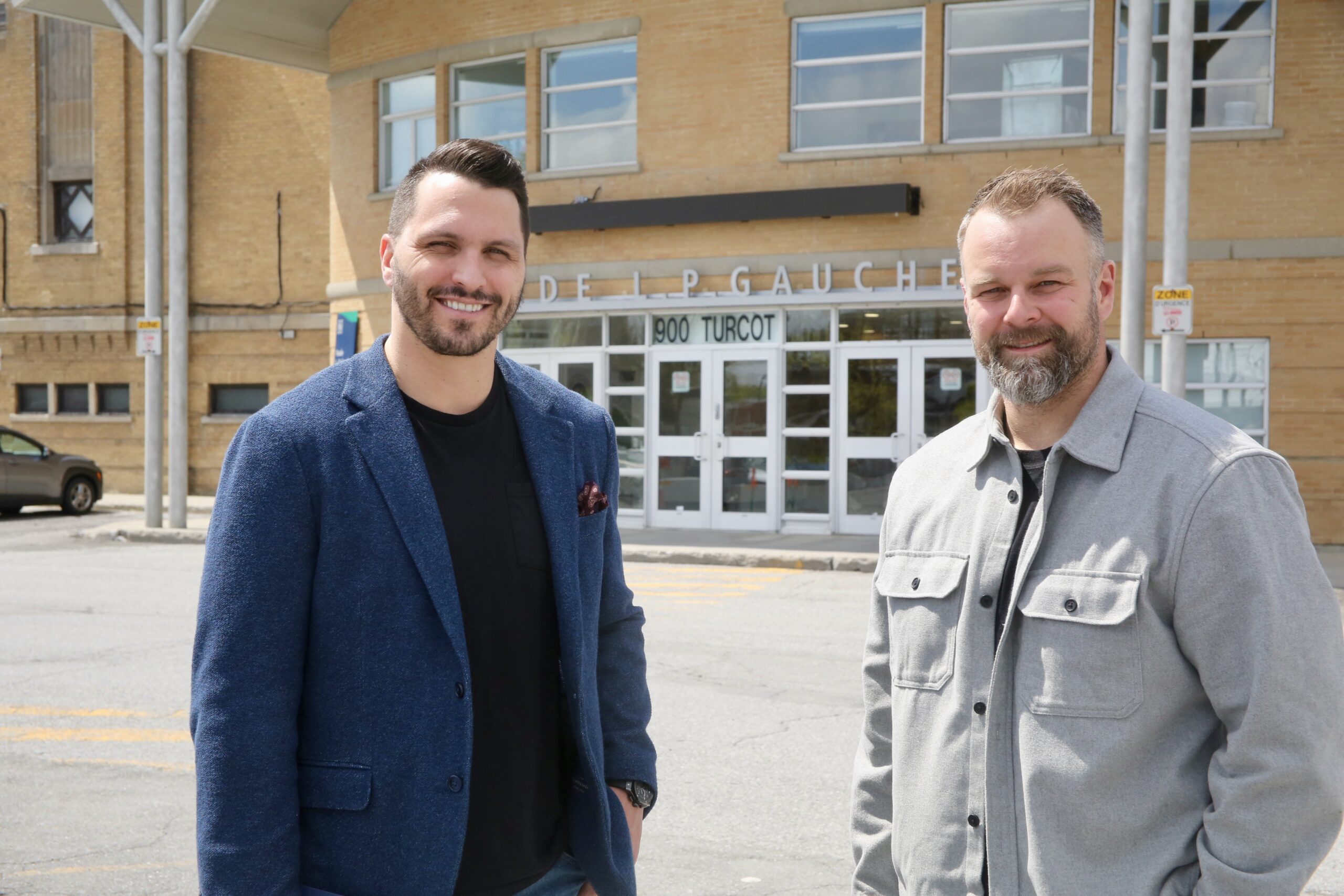 Après des semaines de spéculations, Maxim Lapierre et Guillaume Latendresse ont confirmé qu’ils seront les propriétaires de l’équipe d’expansion de la LNAH à Saint-Hyacinthe... et que celle-ci ne s’appellera pas La Poche Bleue. Photo Robert Gosselin | Le Courrier ©