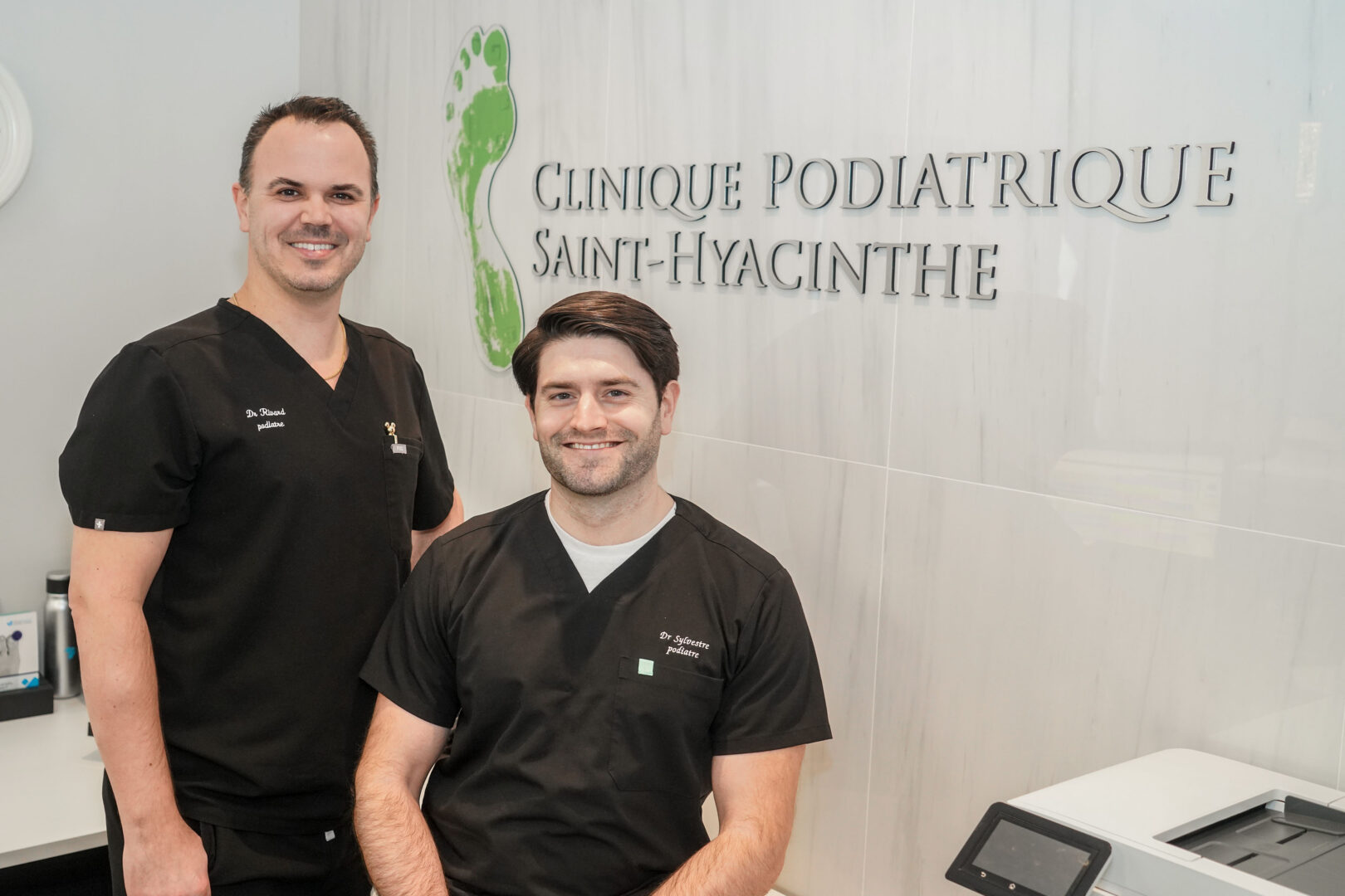 Les propriétaires de la Clinique podiatrique de Saint-Hyacinthe, Jean-François Rivard et Marc-Antoine Sylvestre, ont récemment fait l’acquisition de la Clinique podiatrique et soins des plaies de Saint-Hyacinthe. Photo François Larivière | Le Courrier ©