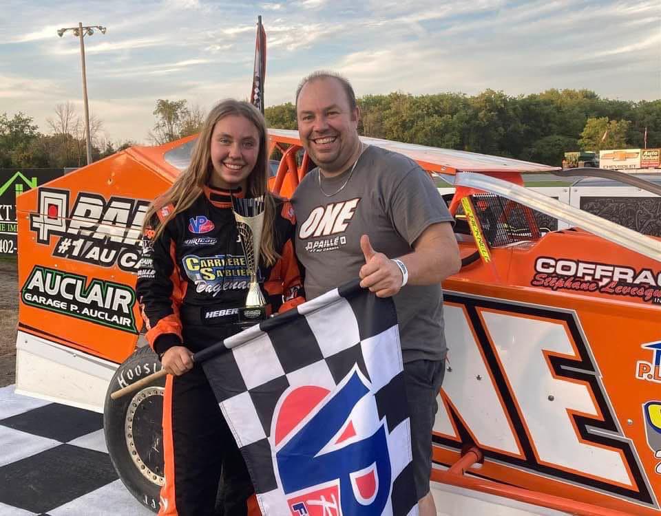 Les pistes de terre battue de l’Autodrome Granby et du RPM Speedway seront prises d’assaut par le duo père-fille formé de Daphné et David Hébert cet été. Photo gracieuseté