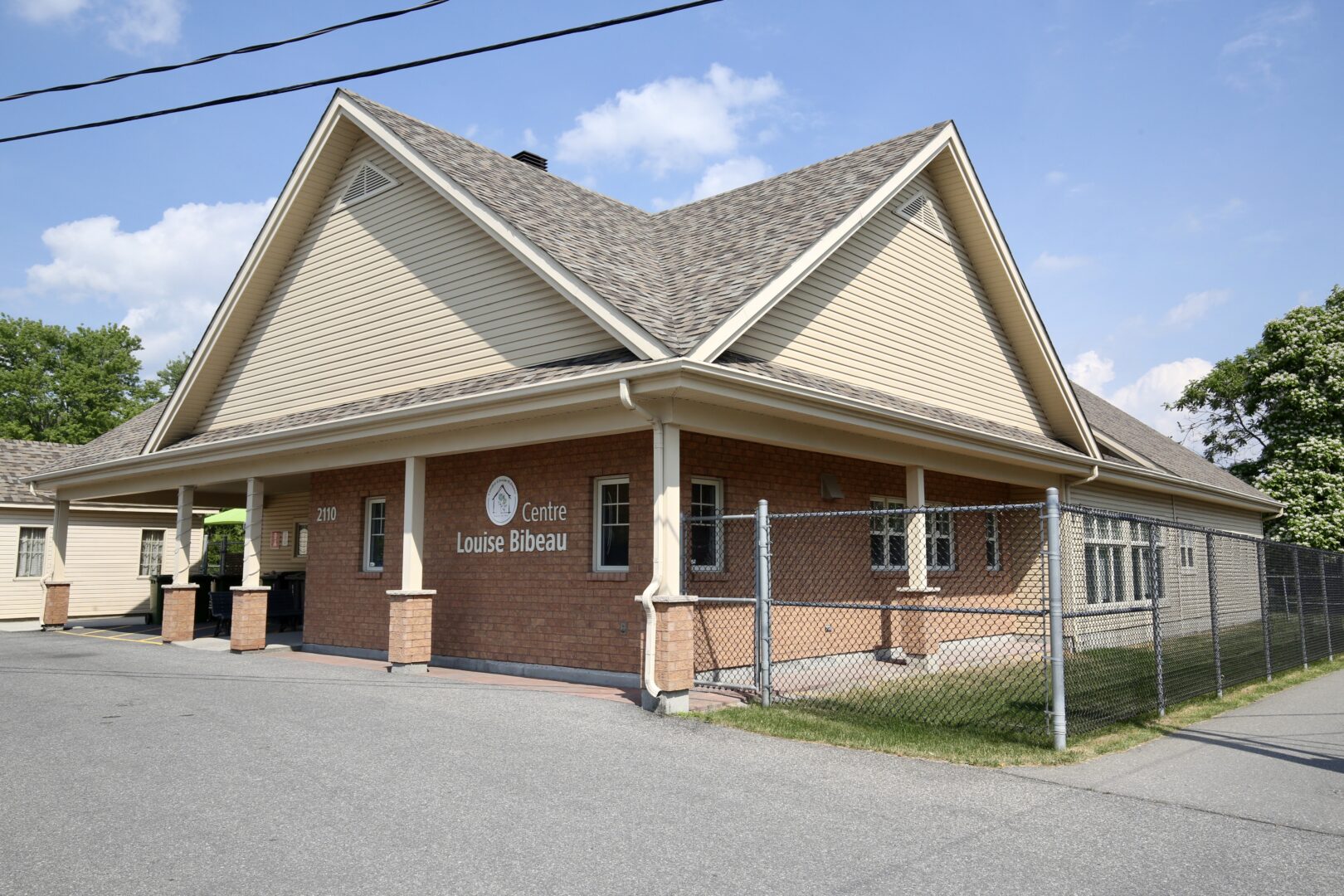 Le Centre Louise Bibeau fera l’acquisition, d’ici la fin de l’année, du terrain voisin appartenant aux Sœurs de la Présentation de Marie dans l’espoir d’y construire une maison de vie pour des adultes vivant avec une déficience intellectuelle. Photo Robert Gosselin | Le Courrier ©