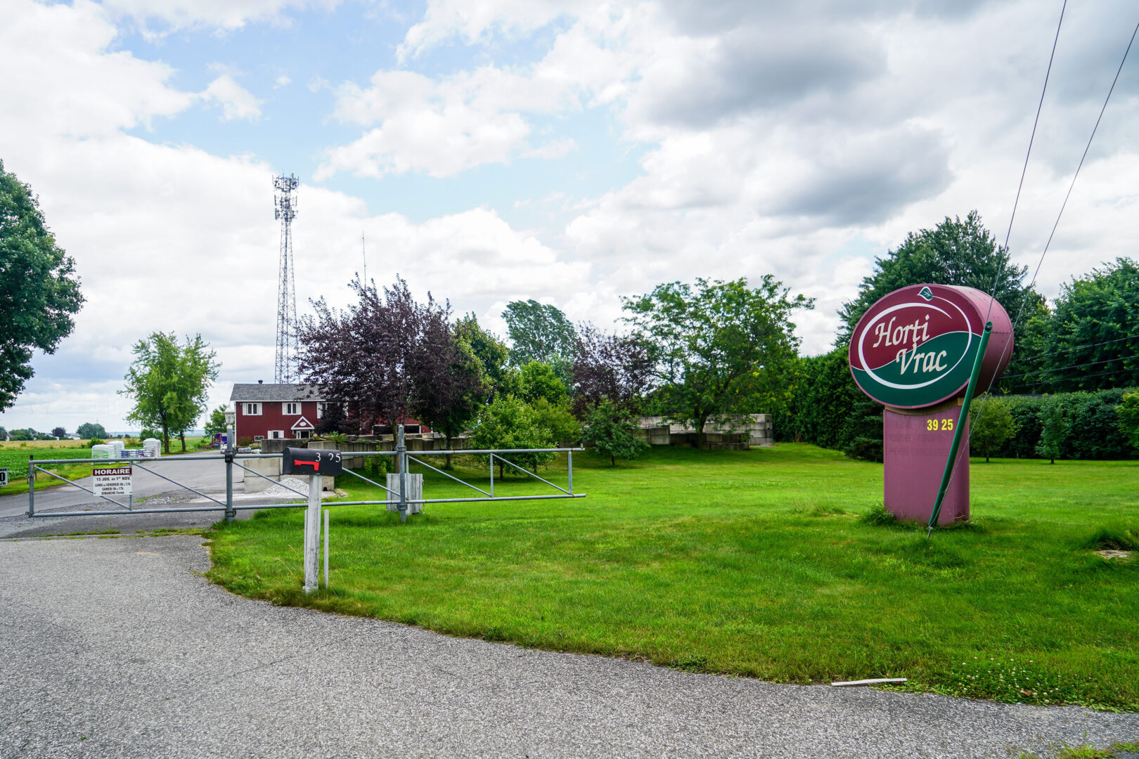 HortiVrac offrait ses produits et ses services depuis 40 ans sur la rue Saint-Pierre Ouest à Saint-Hyacinthe. Photo François Larivière | Le Courrier ©