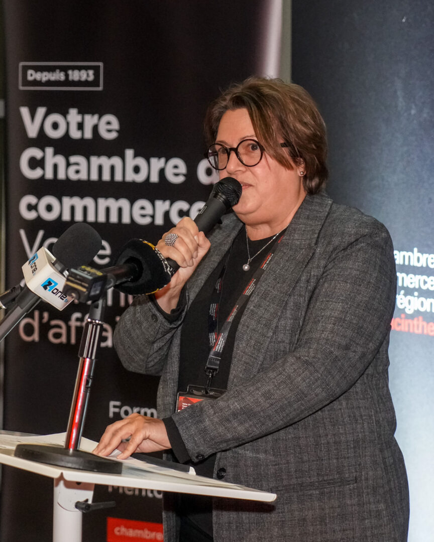 Lucie Guillemette est satisfaite du bilan 2023-2024 qui traduit le dynamisme et l’engagement de toutes les parties prenantes à la Chambre de commerce de la grande région de Saint-Hyacinthe. Photo François Larivière | Le Courrier ©