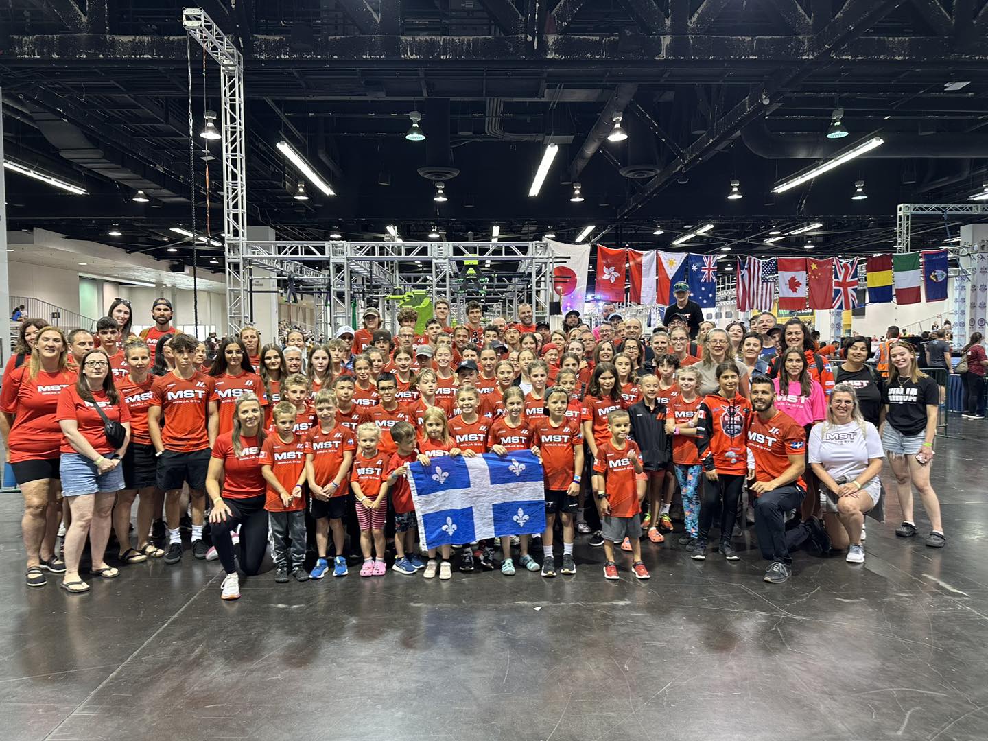 Pas moins de 56 athlètes du centre MST Fitness de Saint-Hyacinthe ont participé aux différentes compétitions qui se sont déroulées dans le cadre du Championnat du monde de Ninja Warrior. Photo gracieuseté