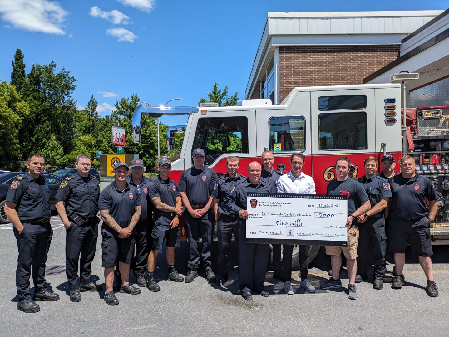 Six ans plus tard, le Syndicat des pompiers de Saint-Hyacinthe a honoré son engagement envers la Mission du Dr Marsolais. Photo Adam Bolestrige | Le Courrier ©