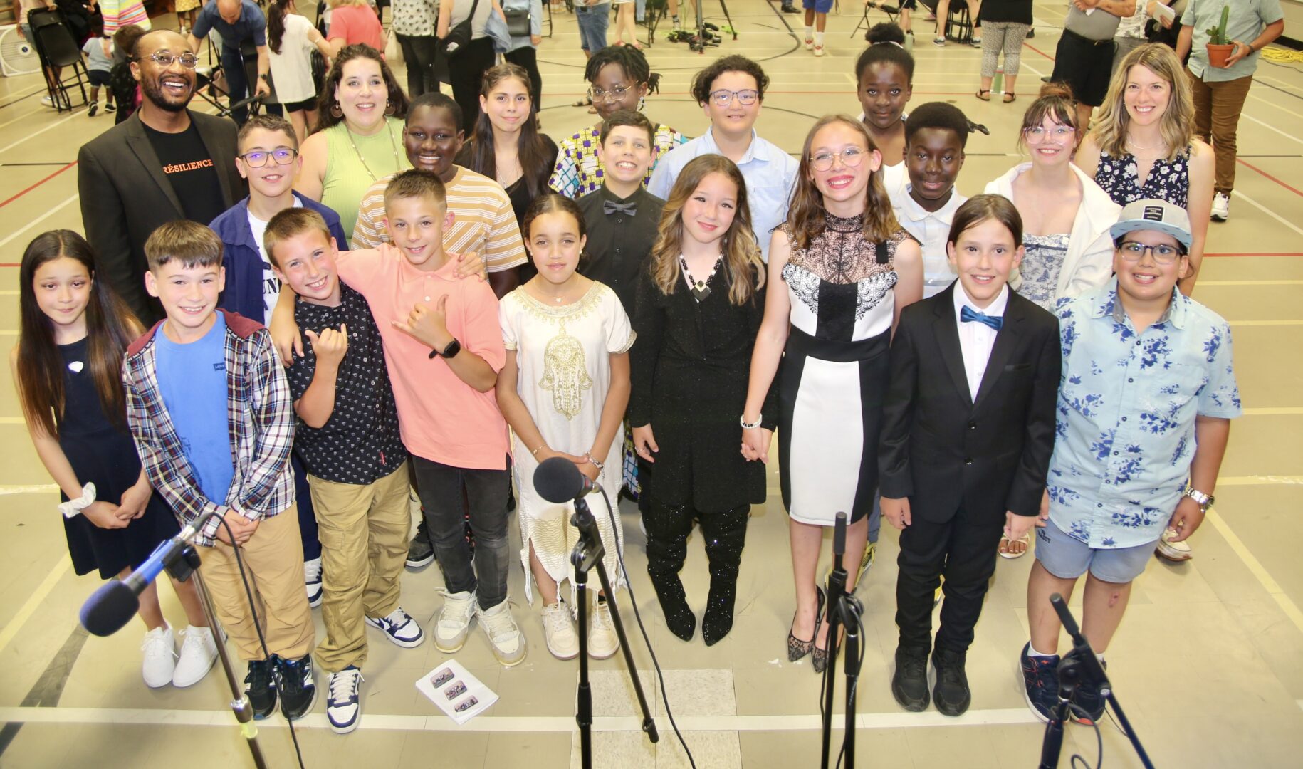 Des élèves de 5e année de l’école Saint-Sacrement ont présenté une soirée de slam le 14 juin. Photo Robert Gosselin | Le Courrier ©