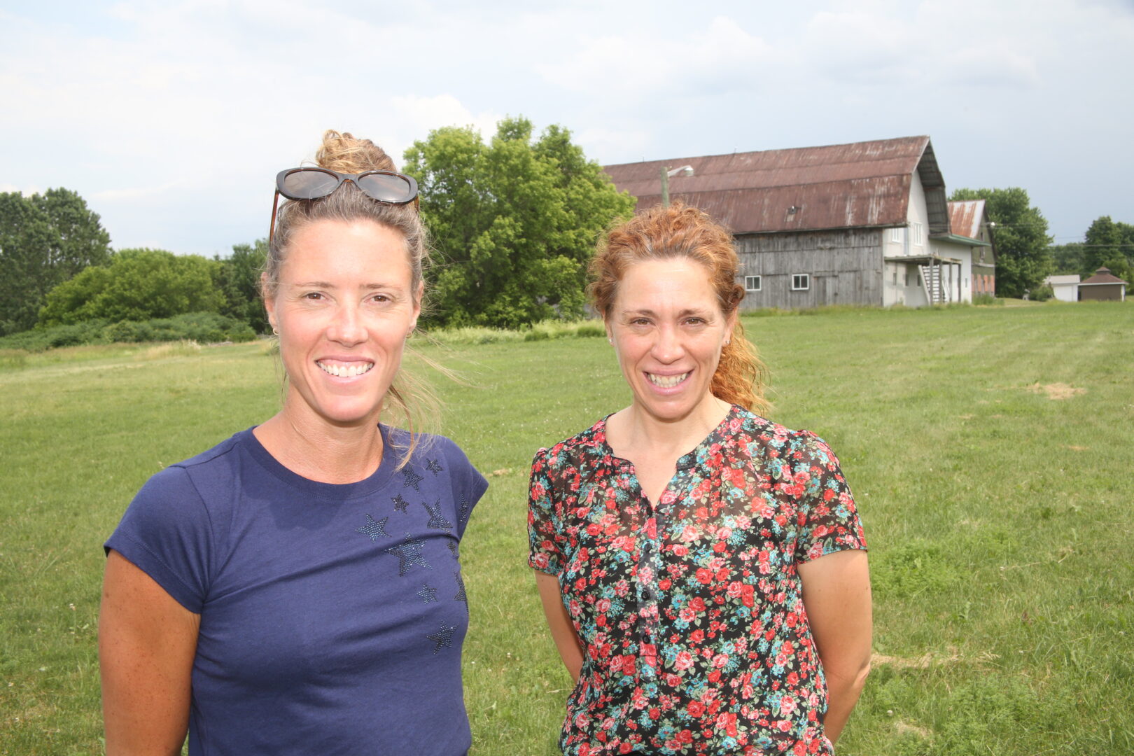 Karine et Julie Asselin développeront un terrain près de l’autoroute 20, sur le chemin du Rapide-Plat Nord à Saint-Hyacinthe. Photo Robert Gosselin | Le Courrier ©