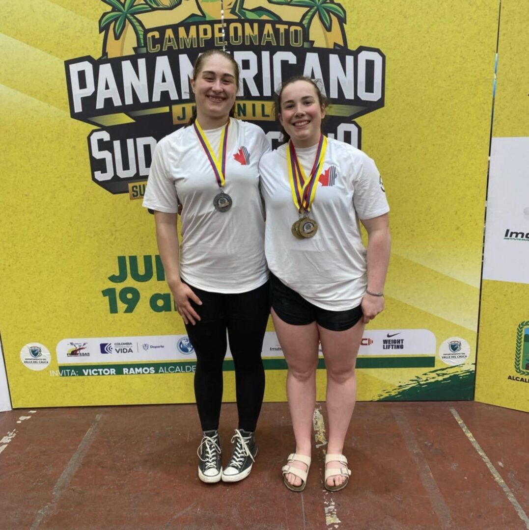 Rose Beaudoin et Charlotte Simoneau ont livré leur meilleure performance en carrière lors du championnat panaméricain junior d’haltérophilie. Photo gracieuseté