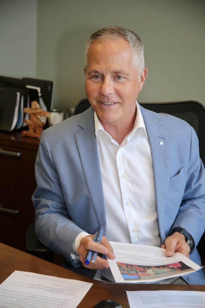 Pour sa quatrième rentrée à titre de directeur général du CSSSH, Jean-Pierre Bédard se réjouit que des solutions aient été trouvées à l’interne pour contrer la pénurie de main-d’œuvre. Photo Robert Gosselin | Le Courrier ©