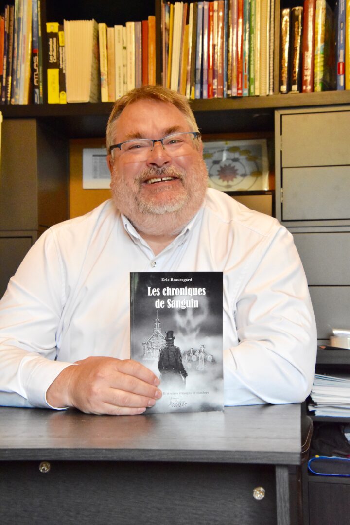 Le Maskoutain Eric Beauregard présente son premier livre pour adultes, Les chroniques de Sanguin. Photo gracieuseté