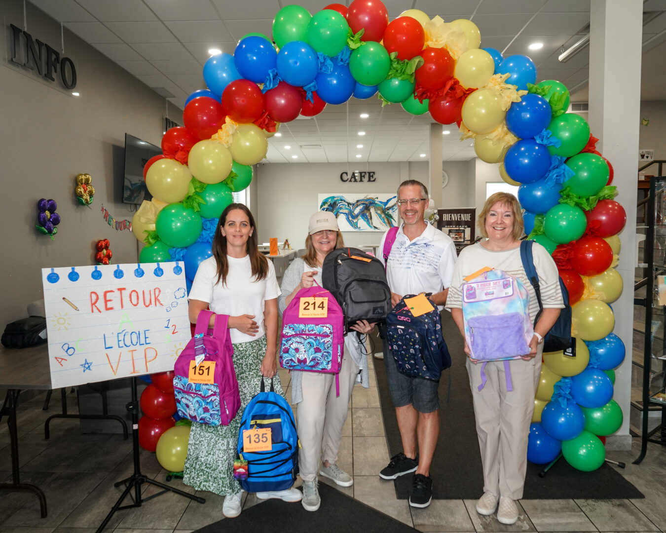 Le comité organisateur du Retour à l’école VIP était formé d’Annie Beaumier, Josianne Charbonneau, Guy Gosselin, Manon Courchesne et Karol-Ann Gélinas (absente sur la photo). Photo François Larivière | Le Courrier ©