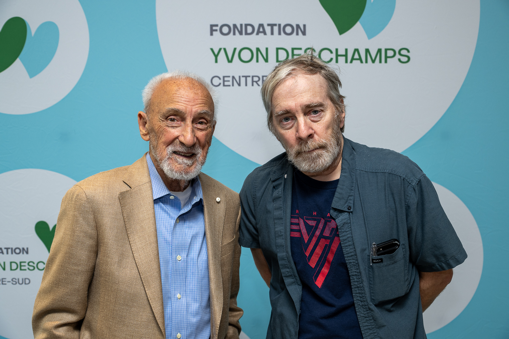 Yvon Deschamps et François Avard lors du lancement du livre qui s’est tenu dans les locaux du Centre Yvon Deschamps. Photo Bernard Philion