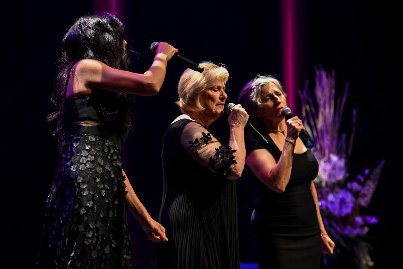 Les chanteuses Rita Tabbakh, Claudette Dion et Nathalie Choquette ont offert une prestation tirée de leur spectacle Piaf... Il était une voix. Photo François Larivière | Le Courrier ©