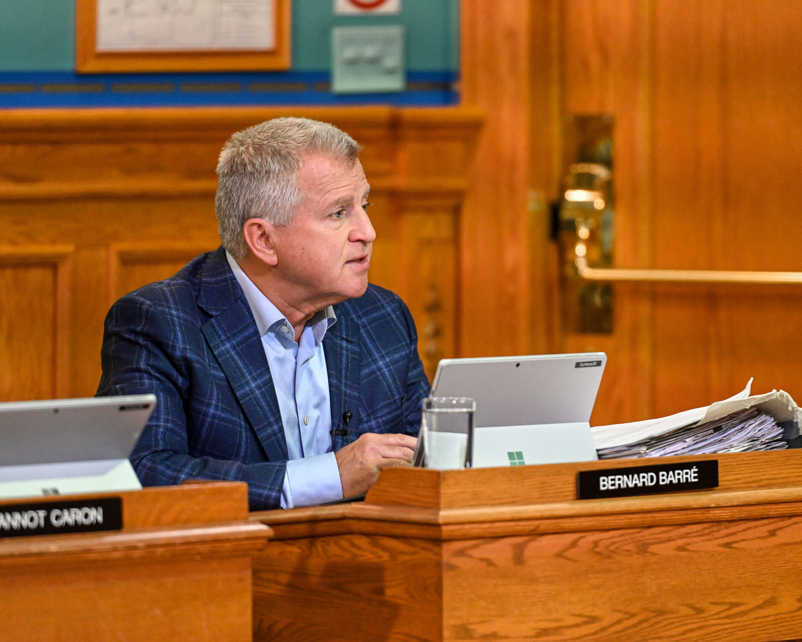 Le conseiller municipal Bernard Barré dénonce une modification au code de déontologie des élus. Photothèque | Le Courrier ©