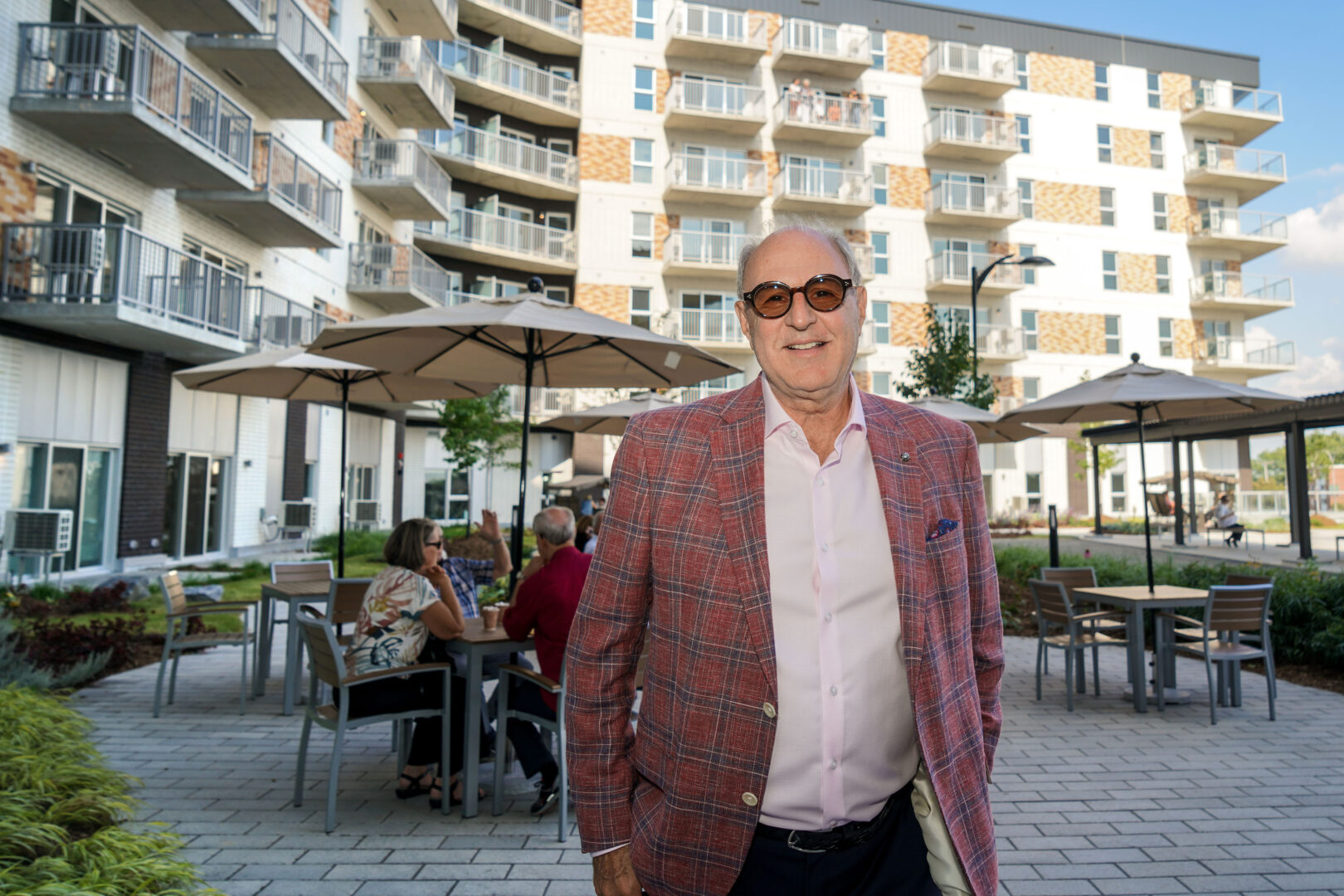 Le directeur général de la résidence Cibèle, Benoit Bouchard, était présent sur place pour accueillir les visiteurs lors des journées portes ouvertes, les 14 et 15 septembre. Photo François Larivière | Le Courrier ©